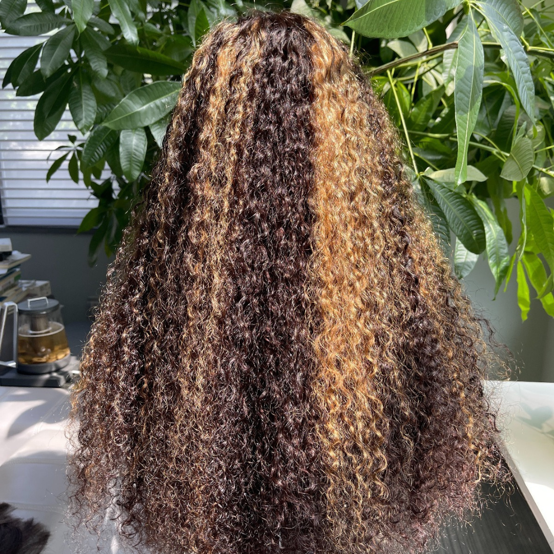 פאת קלוז'ר ברזילאית HD לייס 5X5 מתולתל בגוונים שחור וחום דבש