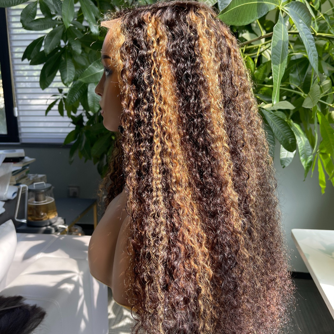 פאת קלוז'ר ברזילאית HD לייס 5X5 מתולתל בגוונים שחור וחום דבש